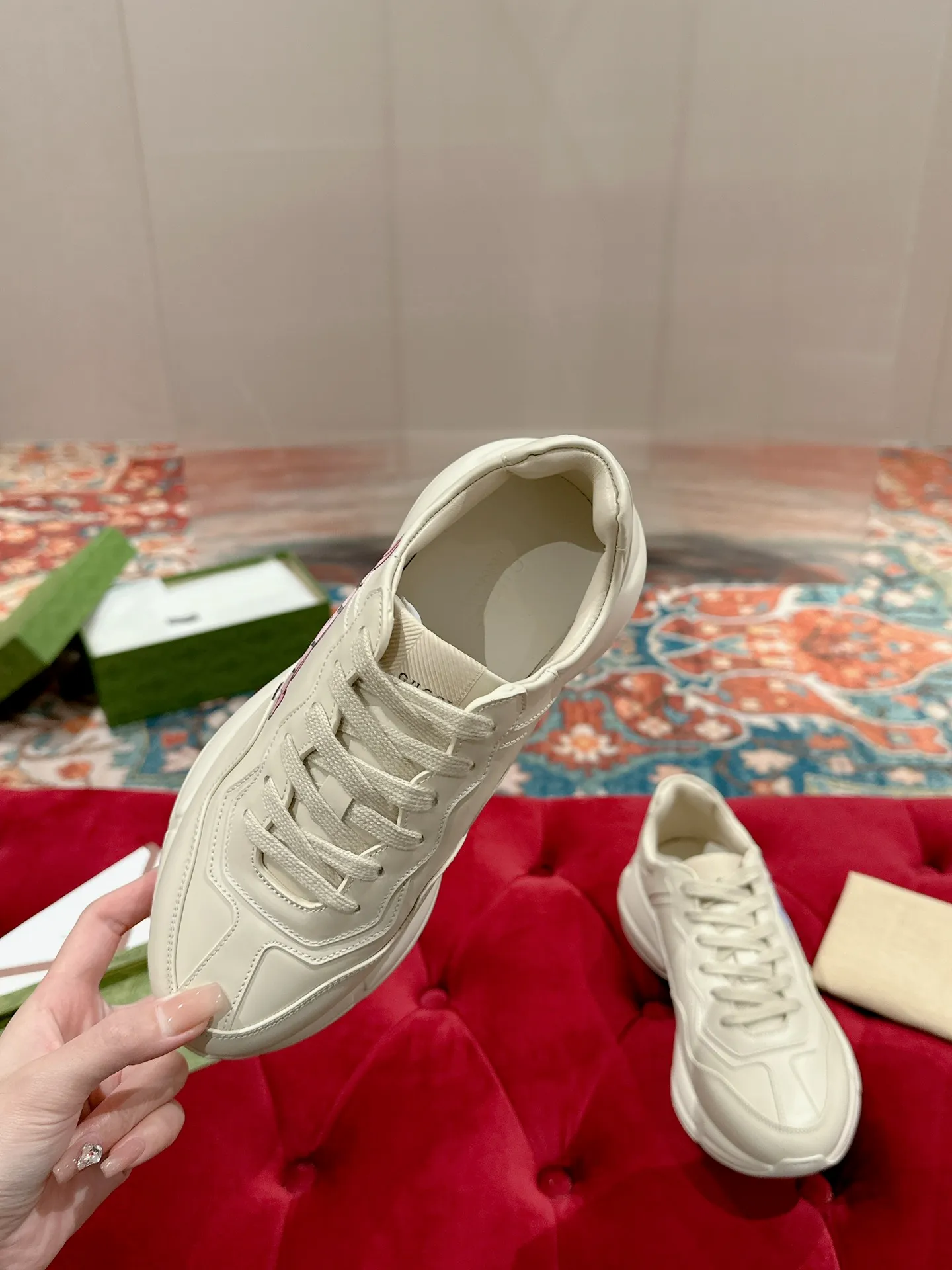 👟👟Ex-factory price 700👟👟 Men's size +10 🇮🇹Italy🇮🇹Gucci GUCCI🇮🇹Dad shoes (purchase level) (original replica) 👑 The original version purchased by Taikoo Hui has been continuously improved and upgraded in details, from the packaging of the shoes - anti-counterfeiting markings - shoe box accessories - fabric optimization - outsole technology - stitching and routing - oil edge technology. We do our best ◼️ Outsole: original plate molding ◼️ Upper: original grade A imported cowhide 🐮 ◼️ lining: original grade A mixed sheepskin 🐑 ◼️ Feet: original grade A mixed sheepskin 🐑 ◼️ Medium and low belt LOGO + original injection molding foot technology + original lasting technology ◼️ Original full set of customized packaging (anti-counterfeiting chip + a cloth bag + GUCCI card envelope + electronic invoice with credit card slip + shoelaces) ◼️ All details of the higher version are consistent with the original version (note the comparison) ◼️ Code number: 35-40 for women and 39-44 for men